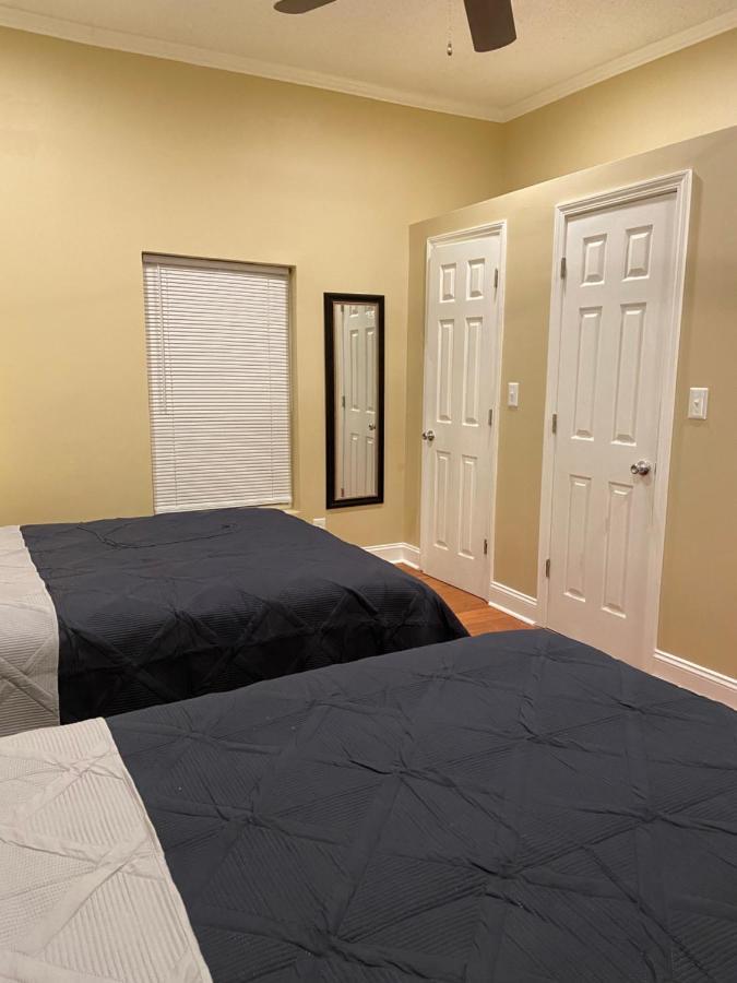 Modern 3-Bedroom, Big Fence Yard, Pets Stay Free Durham Exterior photo
