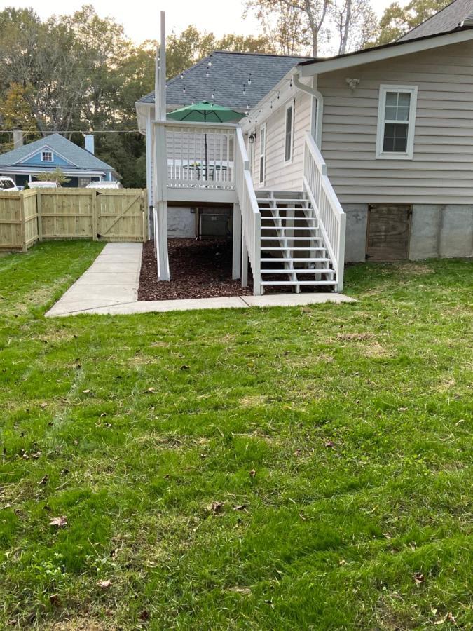 Modern 3-Bedroom, Big Fence Yard, Pets Stay Free Durham Exterior photo