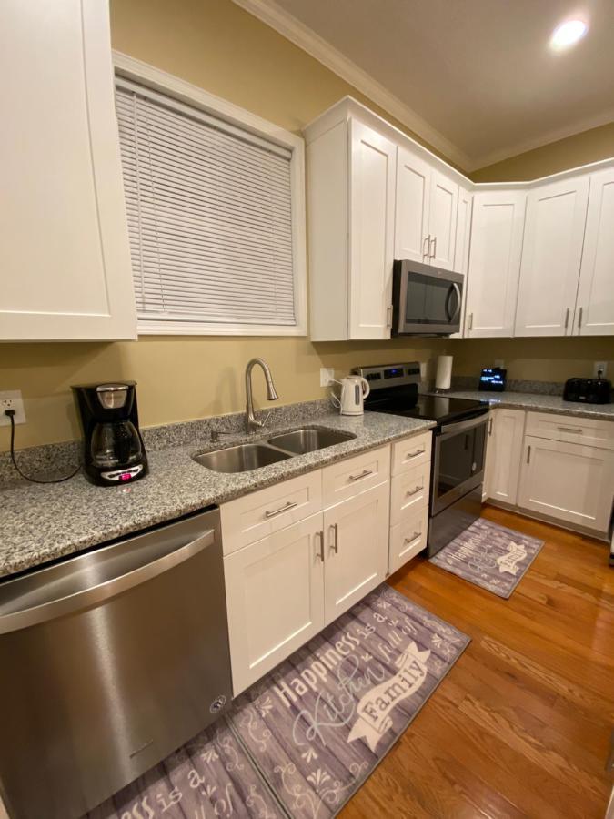 Modern 3-Bedroom, Big Fence Yard, Pets Stay Free Durham Exterior photo