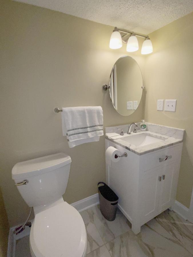 Modern 3-Bedroom, Big Fence Yard, Pets Stay Free Durham Exterior photo