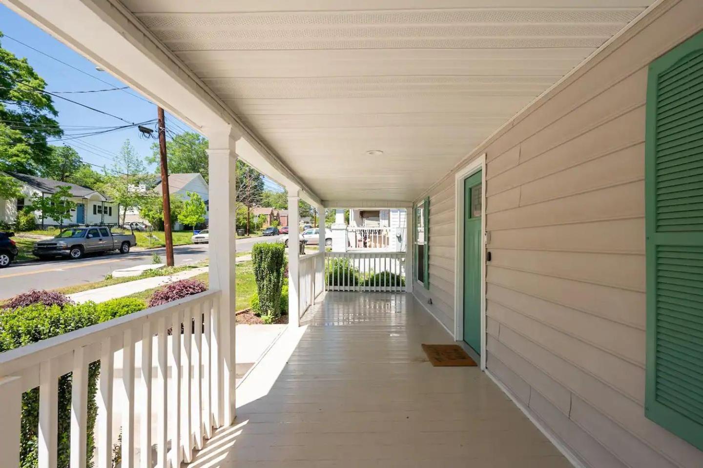 Modern 3-Bedroom, Big Fence Yard, Pets Stay Free Durham Exterior photo