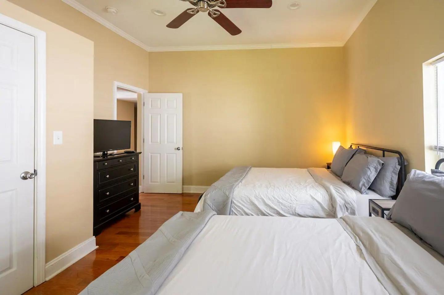 Modern 3-Bedroom, Big Fence Yard, Pets Stay Free Durham Exterior photo