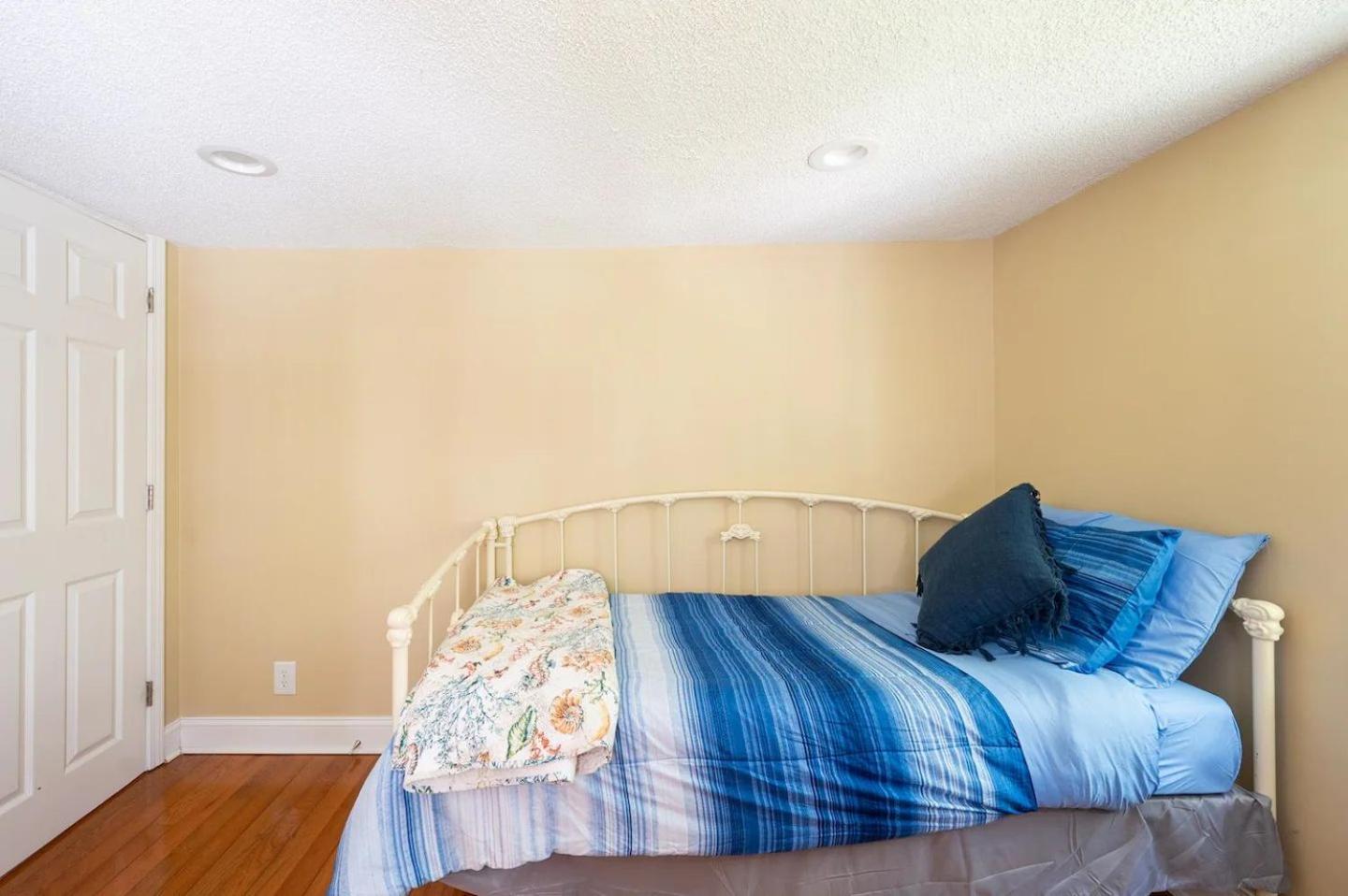 Modern 3-Bedroom, Big Fence Yard, Pets Stay Free Durham Exterior photo